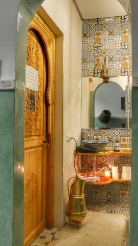 room detail thumbnail 2