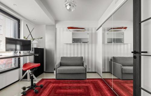 3BD home in Helsinki w Jacuzzi & Sauna - image 3