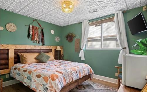 Monroe Street Suites - image 10
