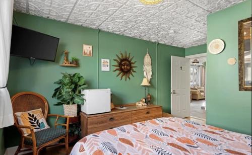 Monroe Street Suites - image 3