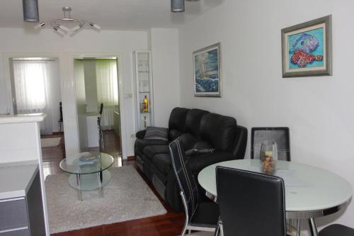 Holiday House Pine Tree - image 2