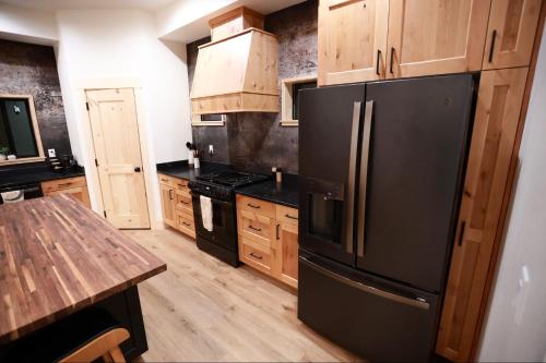 Luxury Mountain Family Retreat with Sauna near Zion & Bryce - image 13