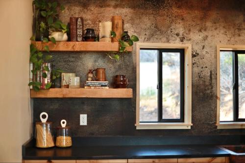 Luxury Mountain Family Retreat with Sauna near Zion & Bryce - image 3