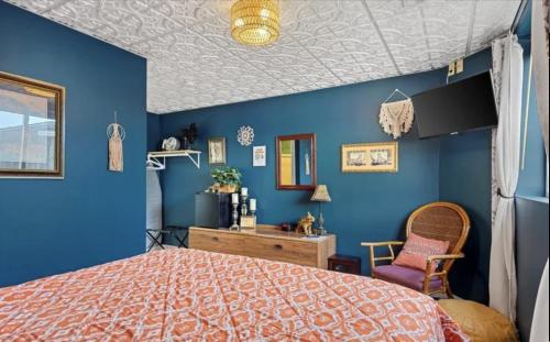 Monroe Street Suites - main image