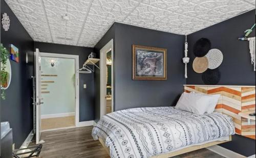 Monroe Street Suites - image 2