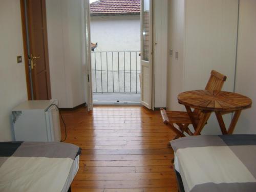 2 twin beds
