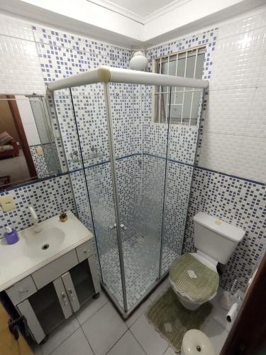 Apto térreo, bem equipado, estacionamento, pra seis pessoas, acesso fácil (Apto terreo, bem equipado, estacionamento, pra seis pessoas, acesso facil) in Cachoeirinha (Rio Grande do Sul)