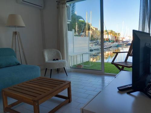 Petite marina, terrasse, véranda, pied dans l'eau