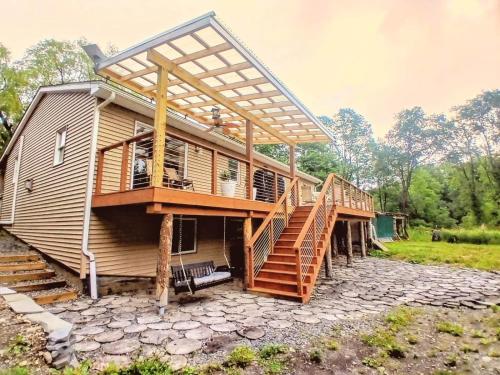 . Lumberjack Luxury Lair Steam Shower Hot Tub