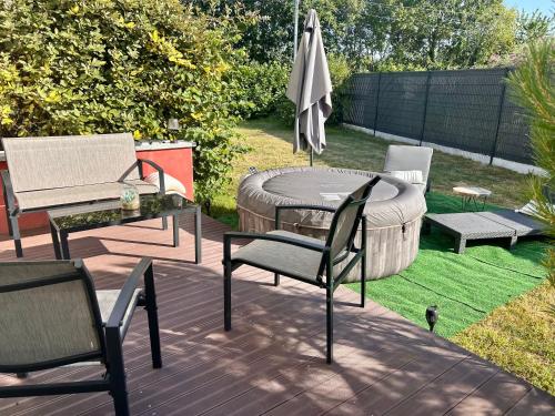 Kümblustünn, Maison avec jacuzzi proche circuit 24h et Boulerie Jump in Yvre-l'Eveque