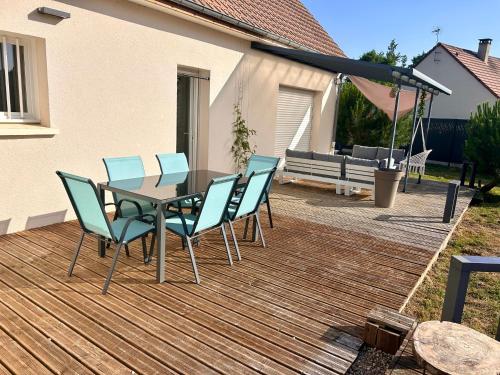 Rõdu/terrass, Maison avec jacuzzi proche circuit 24h et Boulerie Jump in Yvre-l'Eveque