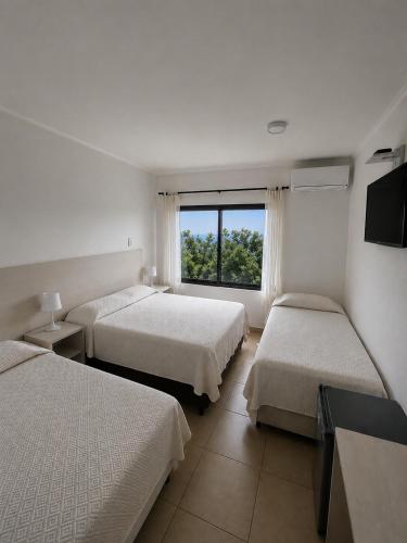 1 double bed, 2 twin beds