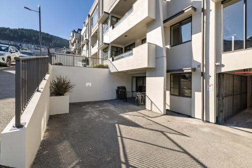 Central Peaks Retreat - walk to CBD - image 12