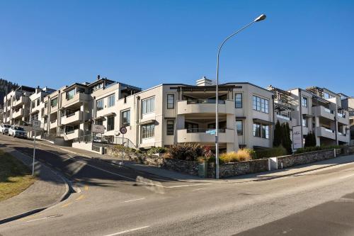 Central Peaks Retreat - walk to CBD - image 13