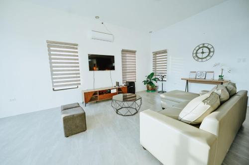 Shared lounge/TV area, Casa Gracia Private Villa with Pool in Santa Maria