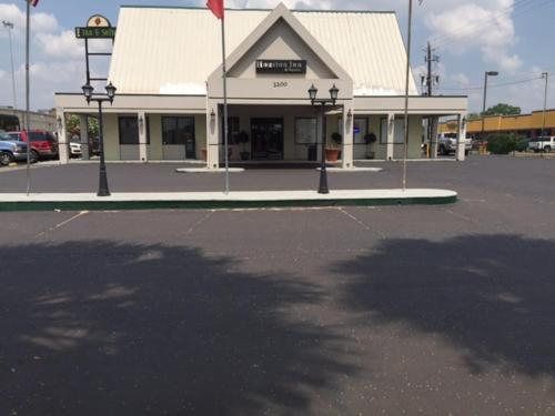 Houston Inn and Suites - 출입구