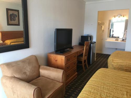Houston Inn and Suites