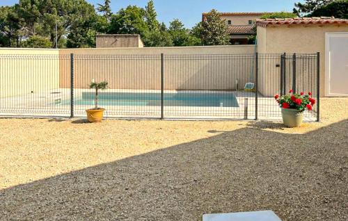 Peldbaseins, Maison Avec Piscine Privée (Maison Avec Piscine Privee) in Vallerargues