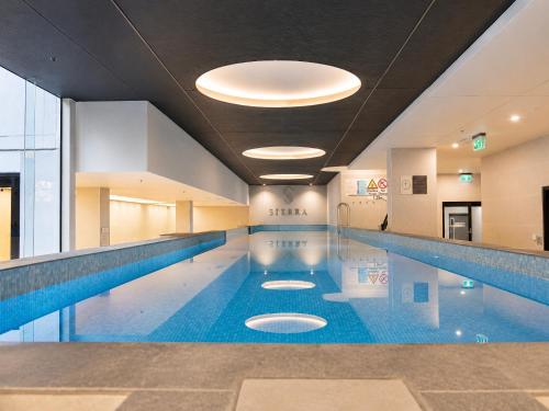Modern 1 bedroom Hawthorn gym/pool/secure car park in Hawthorn
