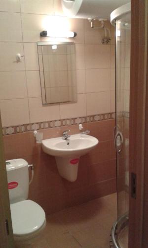 One-Bedroom Apartment image 4