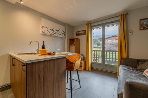 Studio du Chamois Near Ski Lifts w/ Balcony & Parking - Happy Rentals