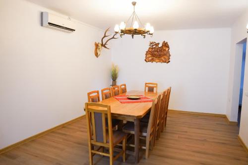 Arnota in Costești
