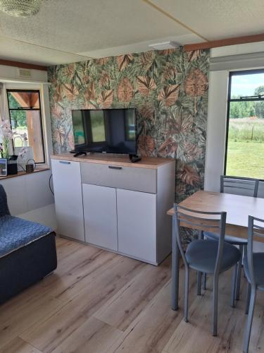2 bedrooms, 4 beds