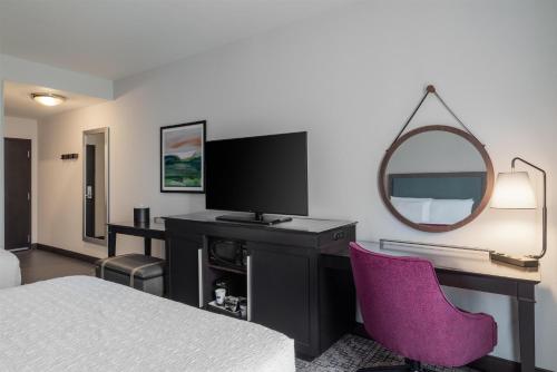 Hampton Inn & Suites - Roanoke-Downtown VA - image 19