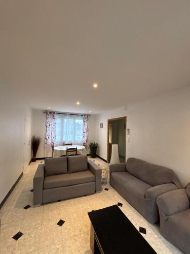 Air-conditioned house, private parking, private terrace