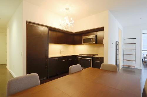 3bd, 2 bath, massive luxury apartment in Fidi