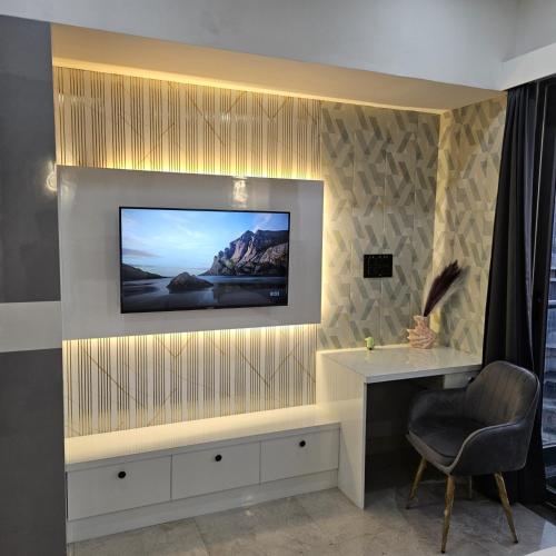 Galaxy blue sapphire studio - image 2