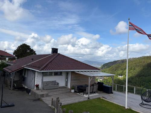 Large, spacious single-family home with good views in Olsvik