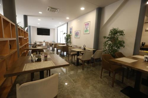 食べ物/飲み物, メトロ ホテル ターミナル (Metro Hotel Terminal) in ティラナ