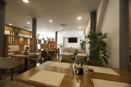 食べ物/飲み物, メトロ ホテル ターミナル (Metro Hotel Terminal) in ティラナ