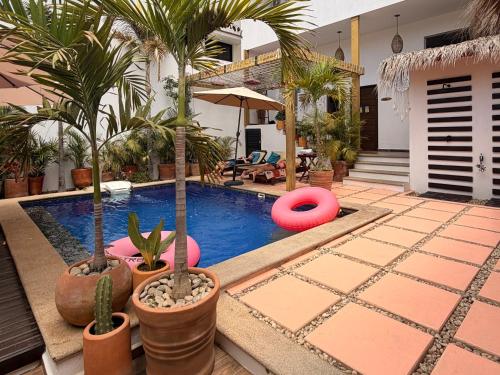 สระว่ายน้ำ, Punta Kai Hotel & Hostal in เปอร์โต เอสคอนดิโด้