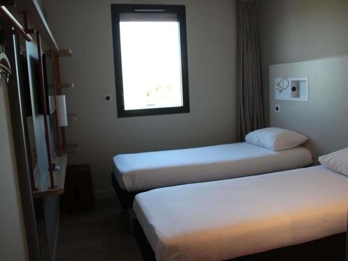 ibis budget Rennes Route de Lorient Room Type - Triple Room With Twin Beds