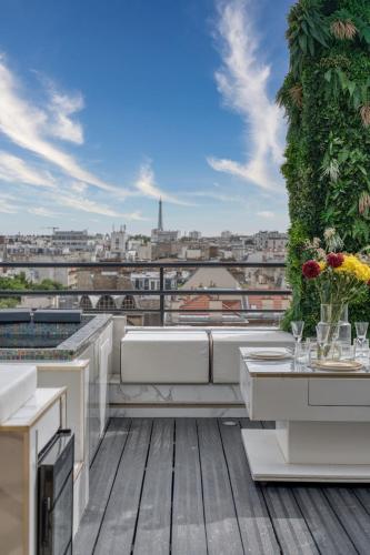 Penthouse with Jacuzzi Top floor Paris 17th arrondissement