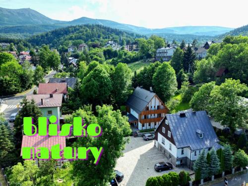 DOM GÓRY LAS - ADULTS 11 plus - w duchu SLOW - centrum - bezpłatny parking - piękny ogród, Karpacz