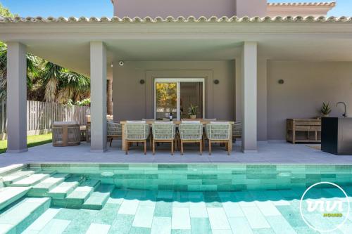 ViVi Homes - Villa Sandline - Private Pool - Garden