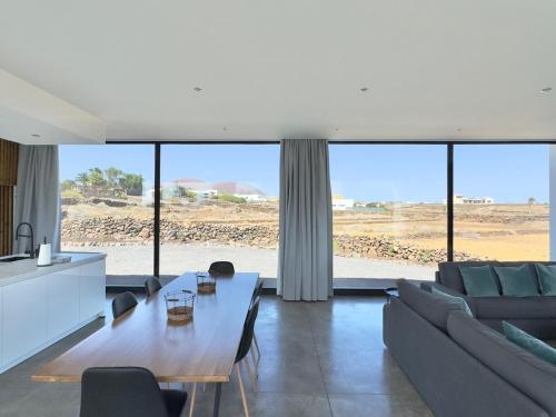 Casa Cubo with heated pool