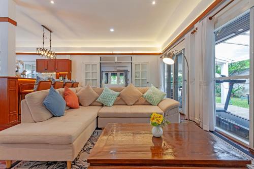 วิลลา พร้อมสระว่ายน้ำส่วนตัว (Villa with Private Pool)