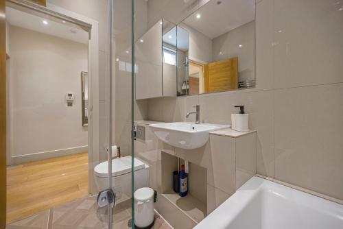 Fitzrovia Apartments 3BR Sleeps 12 Oxford - image 6