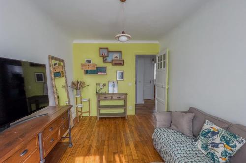 Appartement lumineux vue sur toits