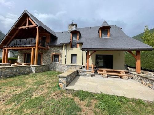 Châlet Haut de Gamme Pyrenees (Chalet Haut de Gamme Pyrenees) in Camparan