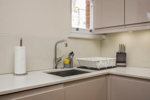 Fitzrovia Apartments 3BR Sleeps 12 Oxford - image 13