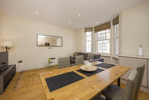 Fitzrovia Apartments 3BR Sleeps 12 Oxford - image 10