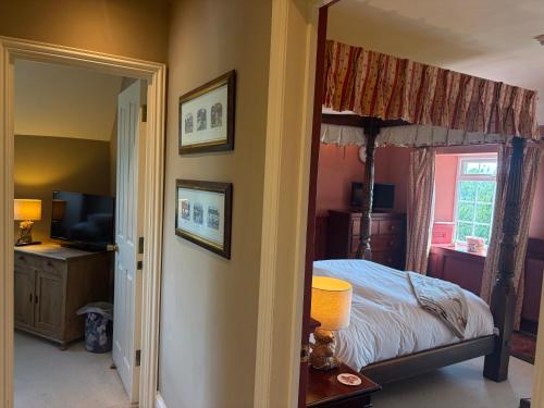 The Hunters Rest Inn - image 12