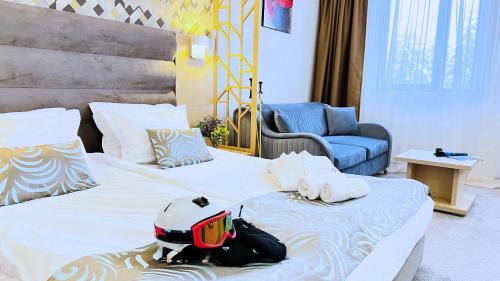 2 twin beds, 1 sofa bed