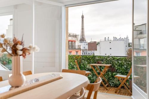 Luxury Apartment Eiffel Tower View
