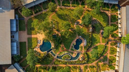 Waterfalls Lodge - image 3